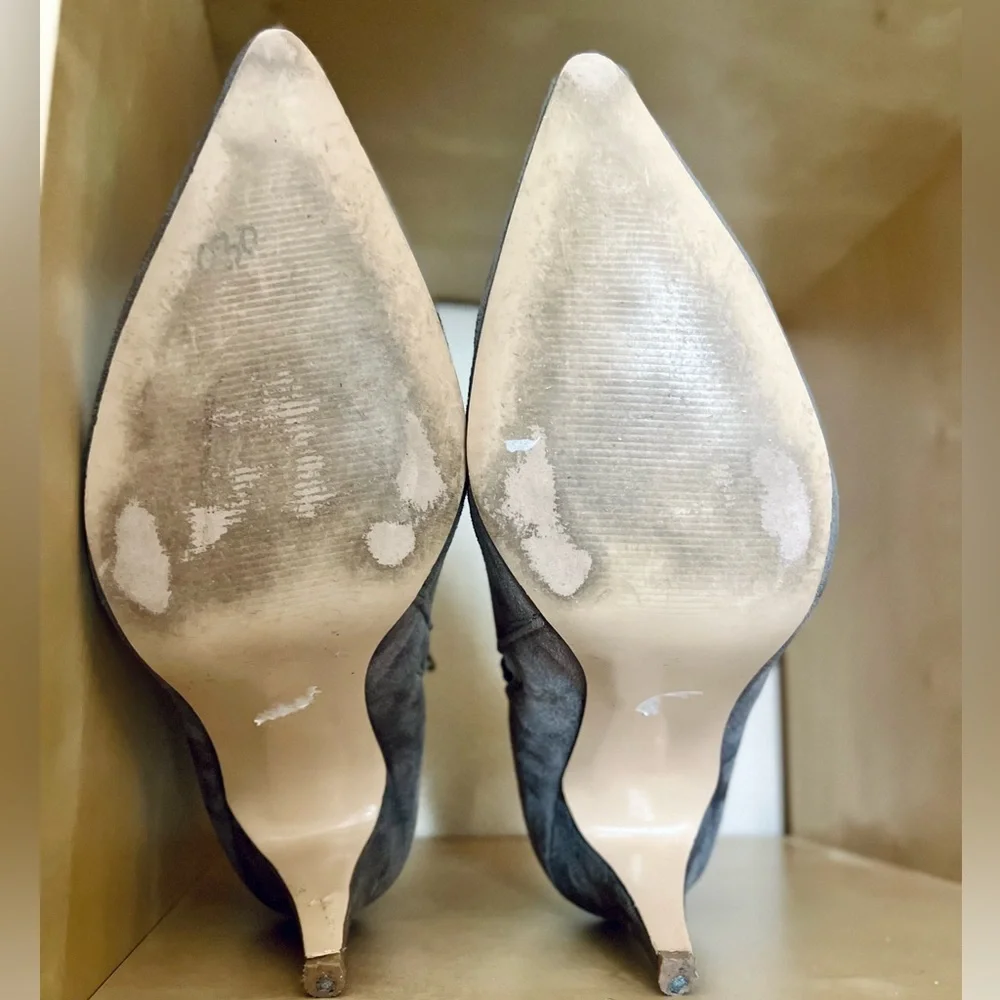 Carlos by Carlos Santana Mandarin Booties Gray Faux Suede Pointed Toes size 11 - Picture 8 of 10